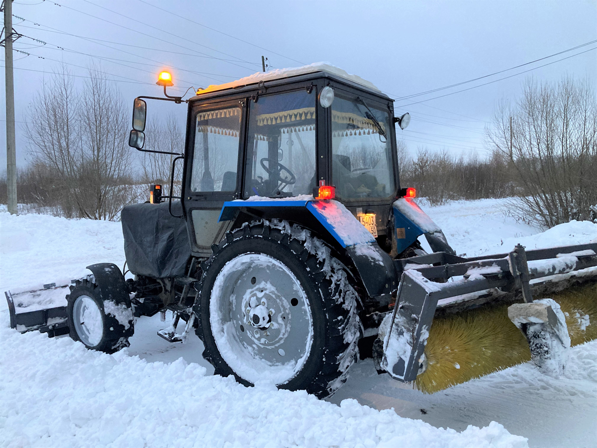 Уборка снега в Серпухове трактором почасовая аренда